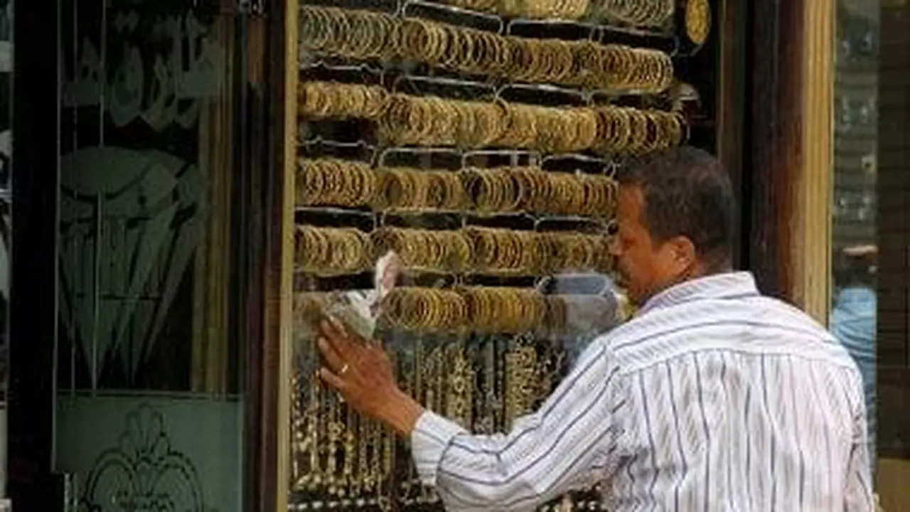 سعر الذهب في مصر يواجه تقلبات حادة عقب كسر مستوى دعم فني حاسم